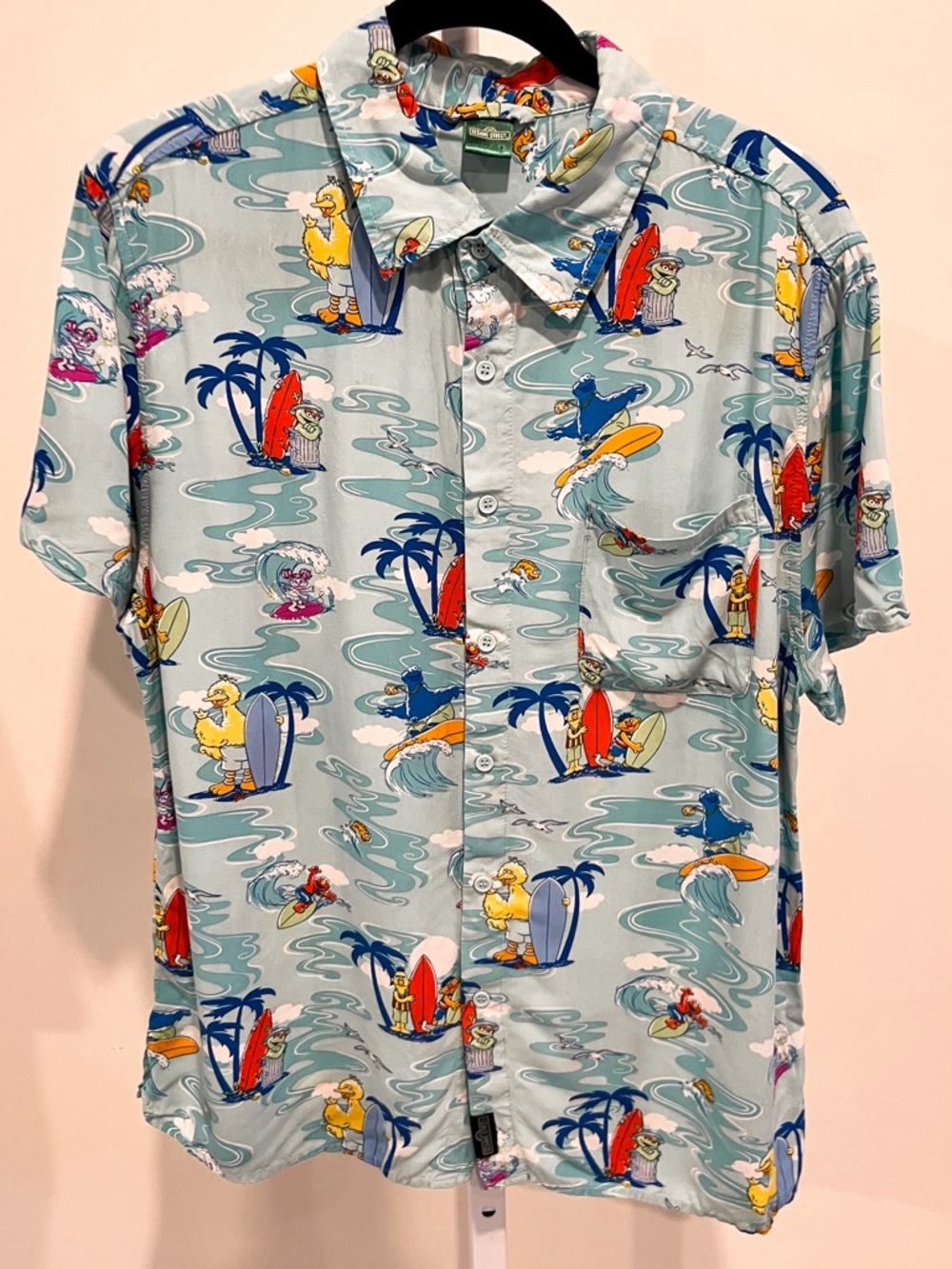 Sesame Street Character Surf Print Button Up SS Shirt Mens Sz Large